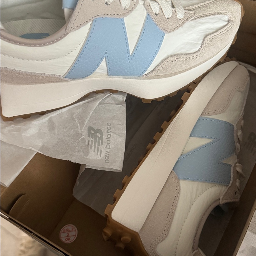 New Balance 327 NWT - Picture 7 of 7